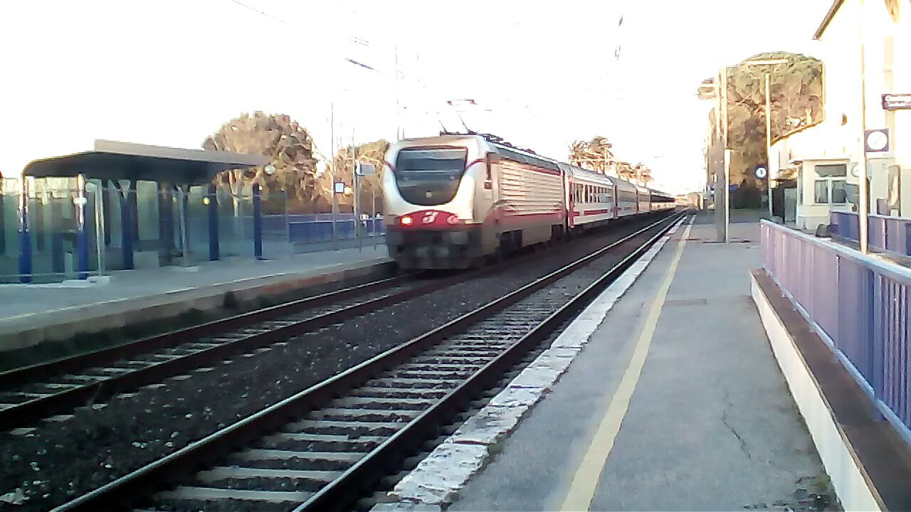 #Intercity per #Milano in transito a #CastagnetoCarducci 17/01/2018 @trenicreeperotto