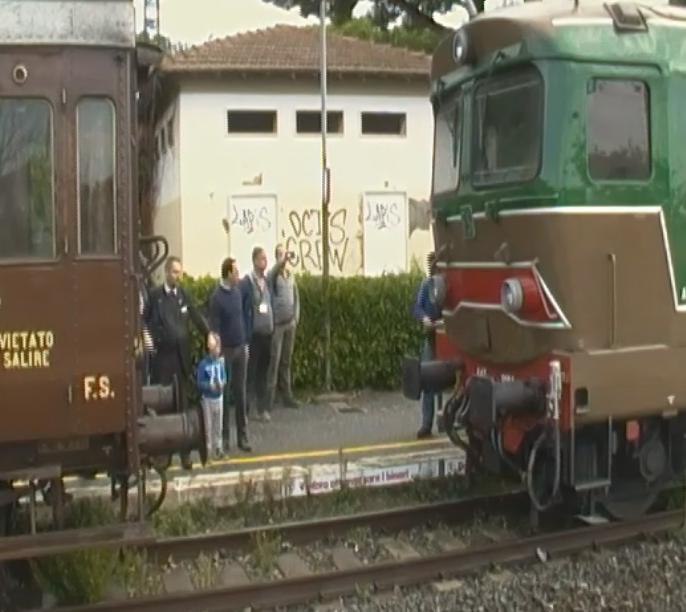 Aggancio D445.1006 allo storico (fotogramma preso dal video) Treno del Sale #Cecina @trenicreeperotto