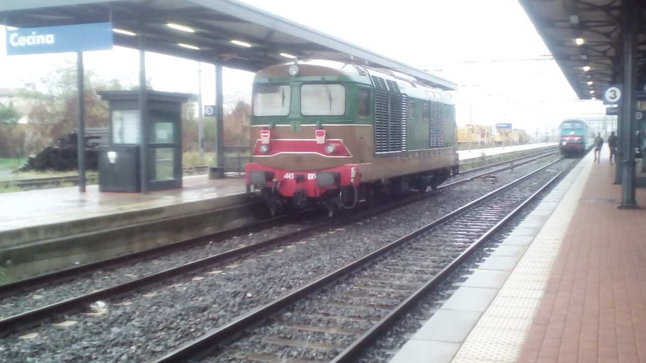 D445.1006 a #Cecina In attesa dello storico @trenicreeperotto