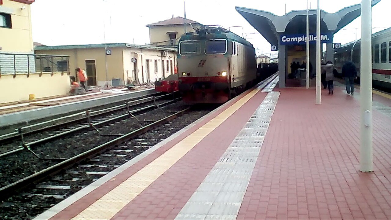 Tigre #E652.130 con pianali vuoti in transito a #CampigliaMarittima 06/02/2018 @trenicreeperotto