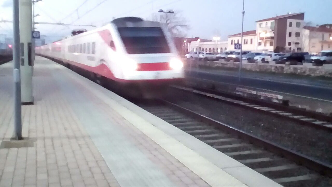 FrecciaBianca ETR460 in transito a #Cecina 29/01/2018 @trenicreeperotto