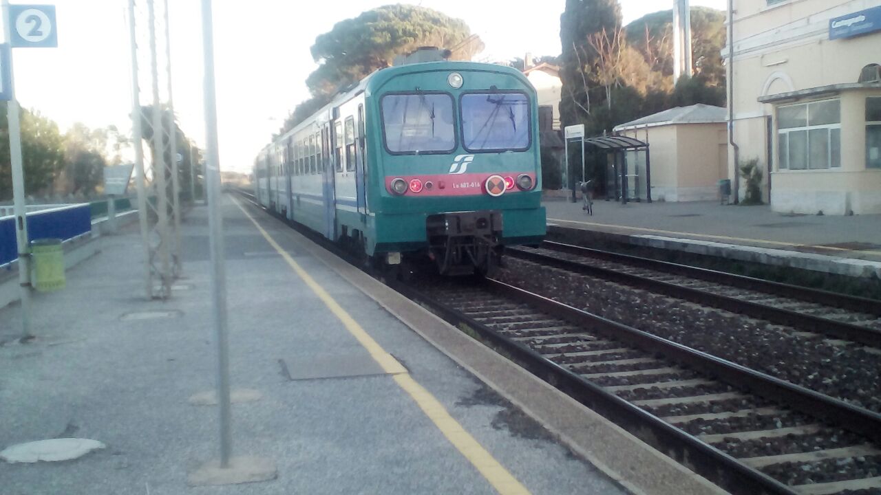 Le682.016 Non revamped Ha ancora le vecchie poltroncine e a regola anche i vecchi interni. @trenicreeperotto