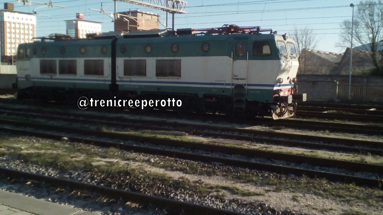 #Extra Caimano E656.588 a #LivornoCentrale @trenicreeperotto