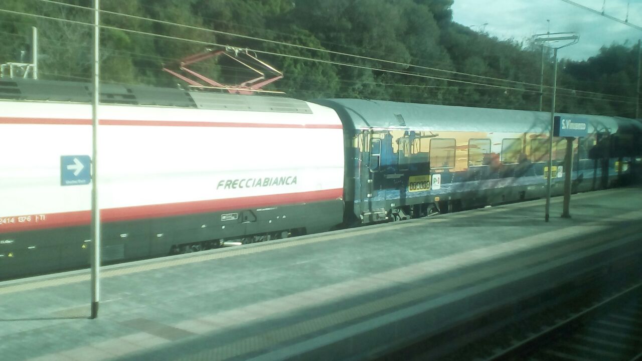 Ed ecco qua... Si salva solo la E414 @trenicreeperotto
